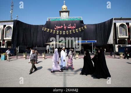 (10/28/2016) l'entrée du sanctuaire Imam Hussein à Karbala, Irak (photo de Sebastian Backhaus/NurPhoto) *** Veuillez utiliser le crédit du champ de crédit *** Banque D'Images