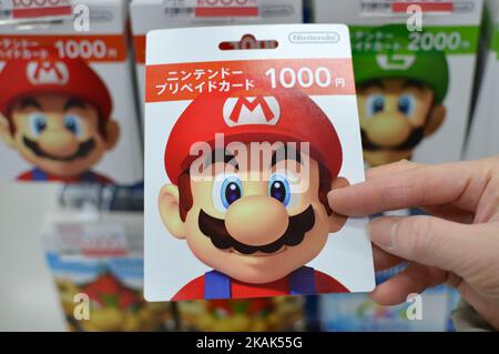 Les personnages du jeu Super Mario de Nintendo sont exposés dans un espace de jeux vidéo dans un magasin de détail dans le quartier d'Akihabara à Tokyo, Japon, 31 décembre 2016. (Photo de Hitoshi Yamada/NurPhoto) *** Veuillez utiliser le crédit du champ de crédit *** Banque D'Images