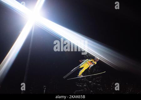 Daniel Andre Tande, de Norvège, s'éverrait dans les airs lors de son premier saut de compétition le jour 2 sur 6 janvier 2017 à Bischofshofen, en Autriche. (Photo de Damjan Zibert/NurPhoto) *** Veuillez utiliser le crédit du champ de crédit *** Banque D'Images