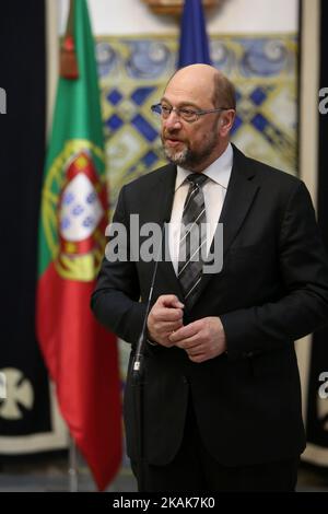 Le président du Parlement européen, Martin Schulz, s'adresse à la presse après une audience avec le président portugais, Marcelo Rebelo de Sousa, au Palais Belem de Lisbonne, au Portugal, sur 10 janvier 2017. ( Photo par Pedro Fiuza/NurPhoto) *** Veuillez utiliser le crédit du champ de crédit *** Banque D'Images