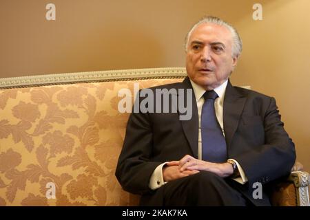 Le Président brésilien Michel Temer se présente au cours d'un audience avec le Président portugais Marcelo Rebelo de Sousa au Palais Belem de Lisbonne, au Portugal, sur 10 janvier 2017. ( Photo par Pedro Fiuza/NurPhoto) *** Veuillez utiliser le crédit du champ de crédit *** Banque D'Images