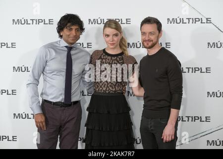 James McAvoy, Anya Taylor-joy et syamalany de nuit assiste à la présentation du film MULTIPLE à l'hôtel Villamagna à Madrid 12 janvier 2017 à Madrid, Espagne. (Photo par Oscar Gonzalez/NurPhoto) *** Veuillez utiliser le crédit du champ de crédit *** Banque D'Images