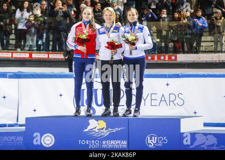 Arianna Fontana (ITA)(C), Sofia PROSVIRNOVA (RUS)(L), Lucia Peretti (ITA)(R) - 1500 m - Ladies aux Championnats européens de patinage de vitesse de l'UIP 2017 à Turin, Italie, le 14 janvier 2017. (Photo de Mauro Ujetto/NurPhoto) *** Veuillez utiliser le crédit du champ de crédit *** Banque D'Images