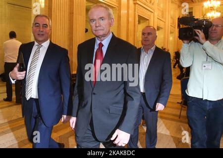 Martin McGuinness quitte la Grande salle de Stormont après une séance plénière de l'Assemblée où Sinn Fein a refusé de proposer à nouveau un vice-premier ministre. Le lundi 16 janvier 2017, à Belfast, Irlande du Nord, Royaume-Uni. Photo par Artur Widak *** Veuillez utiliser le crédit du champ de crédit *** Banque D'Images