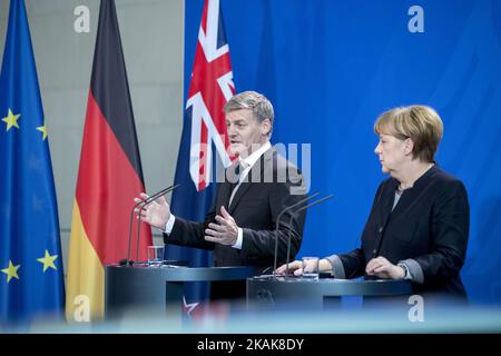 La chancelière allemande Angela Merkel et le Premier ministre néo-zélandais Bill English sont photographiés lors d'une conférence de presse à la Chancellerie de Berlin, en Allemagne, sur 16 janvier 2017. (Photo par Emmanuele Contini/NurPhoto) *** Veuillez utiliser le crédit du champ de crédit *** Banque D'Images