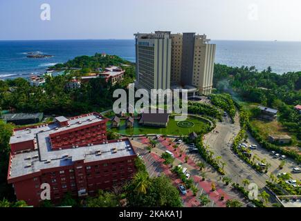 Une vue aérienne de l'Araliya Beach Resort & Spa Uniwatuna au Sri Lanka Banque D'Images