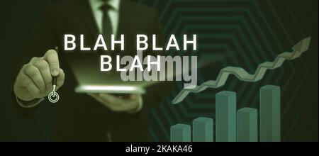Signe écrit à la main Blah Blah Blah. Photo conceptuelle jour un bébé va être né maternité grossesse donner vie homme d'affaires en costume tenant la paume ouverte Banque D'Images