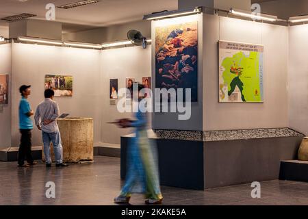 Exposition intérieure de photographies au War Remvestiges Museum, Ho Chi Minh ville, Vietnam Banque D'Images