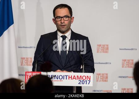 Benoit Hamon prononce un discours à la suite des premiers résultats du second tour de la primaire sur 29 janvier 2017, au siège de sa campagne à Paris. Hamon a gagné plus de 58% des voix sur l'ancien Premier ministre centriste Manuel Valls, selon les premiers résultats partiels.photo de Julien Mattia/NurPhoto) *** Veuillez utiliser le crédit du champ de crédit *** Banque D'Images