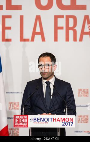 Benoit Hamon prononce un discours à la suite des premiers résultats du second tour de la primaire sur 29 janvier 2017, au siège de sa campagne à Paris. Hamon a gagné plus de 58% des voix sur l'ancien Premier ministre centriste Manuel Valls, selon les premiers résultats partiels.photo de Julien Mattia/NurPhoto) *** Veuillez utiliser le crédit du champ de crédit *** Banque D'Images