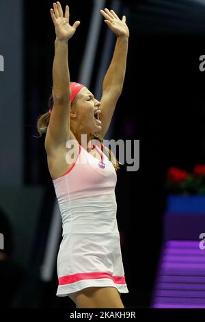 Yulia Putintseva, du Kazakhstan, célèbre la victoire sur Dominika Cibulkova, de Slovaquie, lors de leur match demi-décisif contre le tournoi de tennis des Ladies de Saint-Pétersbourg sur 4 février 2017, à Saint-Pétersbourg, en Russie. (Photo de Mike Kireev/NurPhoto) *** Veuillez utiliser le crédit du champ de crédit *** Banque D'Images