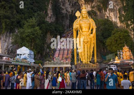 Le dévot hindou malaisien participe au festival de Thaipusam dans les grottes de Batu, en Malaisie, sur 04 février 2017. Le Thaipusam est célébré par les dévotés du dieu hindou Murugan et est un festival important de la communauté tamoule dans des pays comme l'Inde, le Sri Lanka, l'Indonésie, la Thaïlande, la Malaisie, Et Singapour, au cours de laquelle les dévotés se percent avec des pointes et prennent part à de longues processions. (Photo de Chris Jung/NurPhoto) *** Veuillez utiliser le crédit du champ de crédit *** Banque D'Images