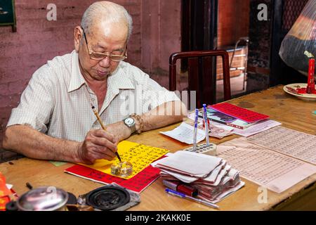 Inscription au nom de la fortune vietnamienne à l'intérieur de la Pagode de l'impératrice de Jade, Ho Chi Minh-ville, Vietnam Banque D'Images