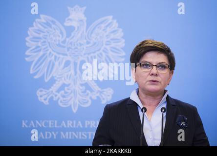 Premier ministre de la Pologne; Beata Szydlo parle lors de la presse avec le Premier ministre de l'Irlande; Enda Kenny sur 09 février 2017 à Varsovie, en Pologne. Kenny est un politicien irlandais, qui est Taoiseach d'Irlande depuis mars 2011. (Photo de Krystian Dobuszynski/NurPhoto) *** Veuillez utiliser le crédit du champ de crédit *** Banque D'Images