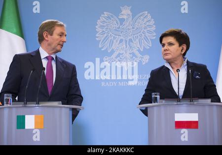 Premier ministre de la Pologne; Beata Szydlo rencontre le Premier ministre de l'Irlande; Enda Kenny sur 09 février 2017 à Varsovie, en Pologne. Kenny est un politicien irlandais, qui est Taoiseach d'Irlande depuis mars 2011. (Photo de Krystian Dobuszynski/NurPhoto) *** Veuillez utiliser le crédit du champ de crédit *** Banque D'Images