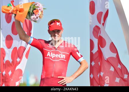 Alexander KRISTOFF de L'ÉQUIPE KATUSHA ALPECIN, photographié pendant la cérémonie de remise des prix après qu'il a remporté l'étape d'ouverture, à 176,5km de la plage d'Al Sawadi au parc de Naseem, du 2017 Tour d'Oman à vélo. Le mardi 14 février 2017, à Muscat, Oman. Photo par Artur Widak *** Veuillez utiliser le crédit du champ de crédit *** Banque D'Images