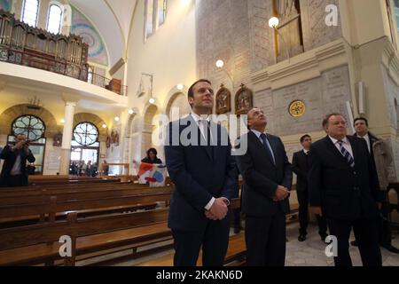 Emmanuel Macron, un espoir présidentiel français, visite la basilique notre-Dame d'Afrique dans le quartier Bab el-Oued d'Alger, sur 14 février 2017. Macron achève sa visite de deux jours en Algérie. (Photo de Billal Bensalem/NurPhoto) *** Veuillez utiliser le crédit du champ de crédit *** Banque D'Images