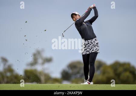 Pornanong Phatlum de Thaïlande sur le fairway 11th pendant la deuxième partie de l'Open féminin australien ISPS Handa au Royal Adelaide Golf Club on 17 février 2017 à Adélaïde, en Australie. (Photo par Andy Astfalck/NurPhoto) *** Veuillez utiliser le crédit du champ de crédit *** Banque D'Images