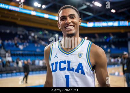 Les Bruins de l’UCLA gardent Abramo Canka (1) après un match de basket-ball d’exposition masculin de la NCAA contre les Aigles d’or de Concordia, mercredi, 2 novembre 2022, à Banque D'Images