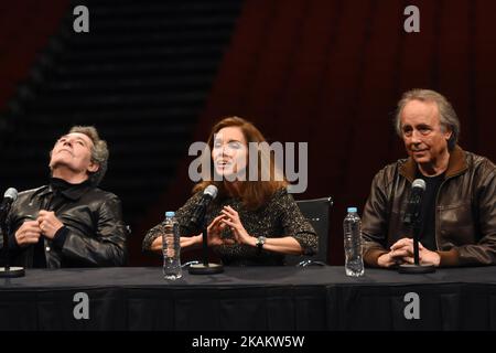 Les chanteurs Miguel Rios, Ana Belen et Joan Manuel Serrat sont vus pendant les quatre icônes de l'Espagne ensemble de la conférence de presse à l'Auditorium national sur 21 février 2017 à Mexico, Mexique (photo par Carlos Tischler/NurPhoto) *** s'il vous plaît utiliser le crédit du champ de crédit *** Banque D'Images