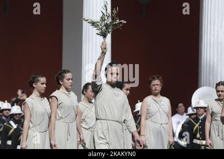 Rituel de la cérémonie d'éclairage de la flamme de l'espoir pour les XI Jeux Olympiques spéciaux Jeux mondiaux d'hiver Autriche 2017, à Zappeion Megaron, à Athènes, Grèce sur 2 mars 2017 (photo de Panayotis Tzamaros/NurPhoto) *** Veuillez utiliser le crédit du champ de crédit *** Banque D'Images