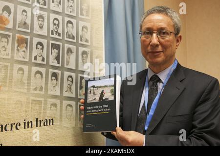 Tahar Boumedra, l'ancien chef du Bureau des droits de l'homme de la Mission d'assistance des Nations Unies pour l'Iraq (MANUI), pose après la conférence de presse du Comité international "Justice pour les victimes du massacre de 1988 000 acres en Iran" (JVMI) au siège de l'ONU à Genève, mercredi, 15 mars, 2017 pour annoncer son premier rapport sur le massacre de 30 000 prisonniers politiques, principalement des partisans de l'Organisation Mojahedin du peuple d'Iran (PMOI/MEK) en Iran en 1988. (Photo de Siavosh Hosseini/NurPhoto) *** Veuillez utiliser le crédit du champ de crédit *** Banque D'Images