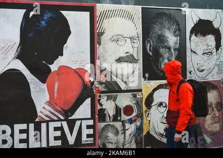 Vue sur une fresque avec graffiti dans la région de Grand Canal Dock à Dublin. Lundi, 20 mars 2017, à Dublin, Irlande. (Photo par Artur Widak/NurPhoto) *** Veuillez utiliser le crédit du champ de crédit *** Banque D'Images