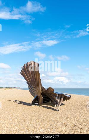 Sculpture Maggi Hamblings Scallop sur la plage d'Aldeburgh, suffolk 2022 Banque D'Images