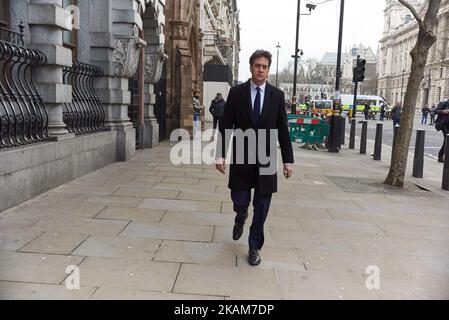 L'ancien leader travailliste Ed Miliband se promène le long de Whitehall sur 23 mars 2017 à Londres, en Angleterre. Quatre personnes ont été tuées et environ 40 blessées à la suite de l'attaque d'hier par les chambres du Parlement à Westminster. (Photo de Karyn Louise/NurPhoto) *** Veuillez utiliser le crédit du champ de crédit *** Banque D'Images