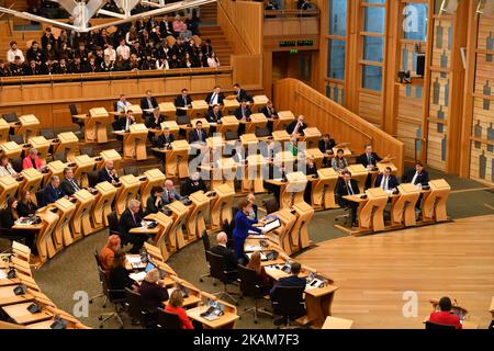 Édimbourg, Écosse, Royaume-Uni. 3rd novembre 2022. PHOTO : Nicola Sturgeon MSP, premier ministre d'Écosse et chef du Parti national écossais (SNP). Scènes de l'intérieur du Parlement écossais pendant les questions des premiers ministres. Crédit : Colin Fisher/Alay Live News Banque D'Images