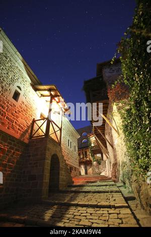 Monastère de Simonopetra, un monastère de 13th siècles dans le Mont Athos, la sainte péninsule qui accueille 20 Monasateries avec 2500 moines chrétiens orthodoxes. Toute la péninsule est classée au patrimoine mondial de l'UNESCO et est protégée. L'entrée des femmes est interdite et le statut de la péninsule est en partie autonome, selon la Grèce. Monastère de Simonopetra (grec : ???????????? , Littéralement: 'Simon's Rock'), aussi Monastère de Simonos Petra (grec: ???? ?????? ????? ), est un monastère orthodoxe de l'est dans l'état monastique du Mont Athos en Grèce. Simonopetra se classe treizième dans la hiérarchie de TH Banque D'Images