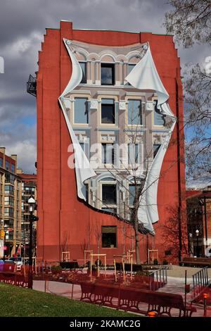 Bâtiment avec une intéressante fresque de 3D sur le côté au centre-ville de Toronto, Ontario, Canada. (Photo de Creative Touch Imaging Ltd./NurPhoto) *** Veuillez utiliser le crédit du champ de crédit *** Banque D'Images