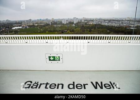 Vue du site touristique 'Wolkenhain' (nuages bosquet) est photographié pendant un aperçu de la presse de l'IGA (International Garden Exhibition) 2017 à Berlin, Allemagne sur 7 avril 2017. Les derniers arrangements sont faits pour l'exposition qui ouvrira de 13 avril jusqu'à 15 octobre 2017 dans le quartier de Marzahn-Hellersdorf et d'accueillir, selon les attentes des organisateurs, environ 2 millions de visiteurs. (Photo par Emmanuele Contini/NurPhoto) *** Veuillez utiliser le crédit du champ de crédit *** Banque D'Images