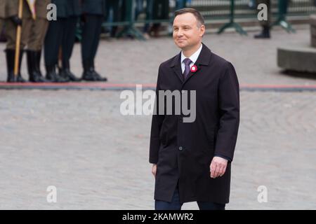 Président de la Pologne Andrzej Duda lors des célébrations centrales marquant le 226th anniversaire de l'adoption de la constitution nationale de la Pologne le 03 mai 1791, sur la place du Château à Varsovie, en Pologne, le 3 mai 2017 (photo de Mateusz Wlodarczyk/NurPhoto) *** Veuillez utiliser le crédit du champ de crédit *** Banque D'Images