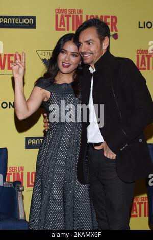 Salma Hayek et Eugenio Derbez sont vus poses après la conférence de presse pour promouvoir le film "Latino Lover" à l'hôtel St Regis sur 03 mai 2017 à Mexico, Mexique (photo de Carlos Tischler/NurPhoto) *** Veuillez utiliser le crédit du champ de crédit *** Banque D'Images