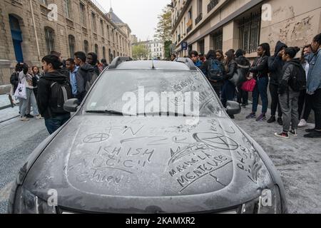 La cérémonie des étudiants parisiens contre les élections présidentielles françaises, à Paris, sur 5 mai 2017. (Photo de Guillaume Pinon/NurPhoto) *** Veuillez utiliser le crédit du champ de crédit *** Banque D'Images