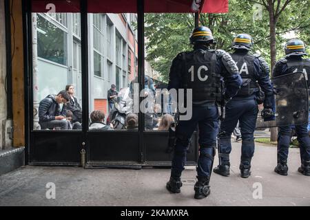 La cérémonie des étudiants parisiens contre les élections présidentielles françaises, à Paris, sur 5 mai 2017. (Photo de Guillaume Pinon/NurPhoto) *** Veuillez utiliser le crédit du champ de crédit *** Banque D'Images