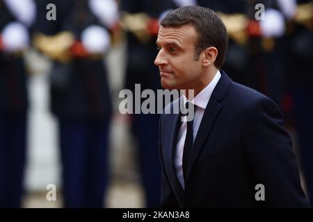 Le président français nouvellement élu Emmanuel Macron arrive au Palais présidentiel de l'Elysée pour les cérémonies de passation de pouvoir et d'inauguration sur 14 mai 2017 à Paris. (Photo de Mehdi Taamallah/NurPhoto) *** Veuillez utiliser le crédit du champ de crédit *** Banque D'Images