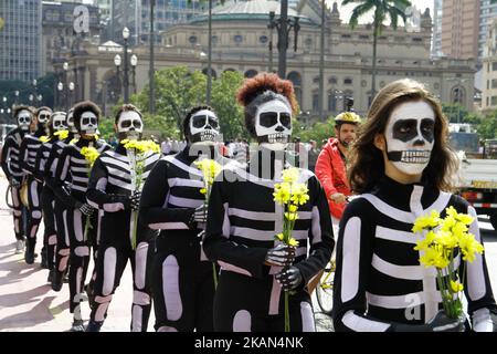 Les gens manifestent contre l'administration actuelle à Sao Paulo, au Brésil, sur 16 mai 2017. (Photo de Fabio Vieira/FotoRua/NurPhoto) *** Veuillez utiliser le crédit du champ de crédit *** Banque D'Images