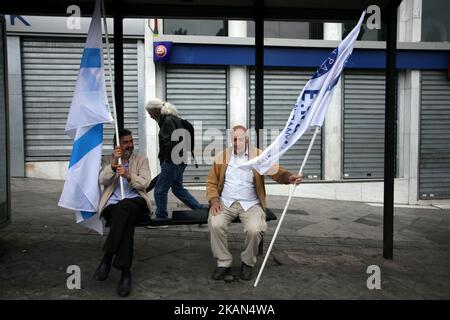 Les syndicats manifestent lors d'une grève générale de 24 heures à Athènes, Grèce, 17 mai 2017. Des milliers de personnes manifestent contre les nouvelles mesures d'austérité lors d'une grève générale de 24 heures qui a mis le secteur public hors service. (Photo de Giorgos Georgiou/NurPhoto) *** Veuillez utiliser le crédit du champ de crédit *** Banque D'Images