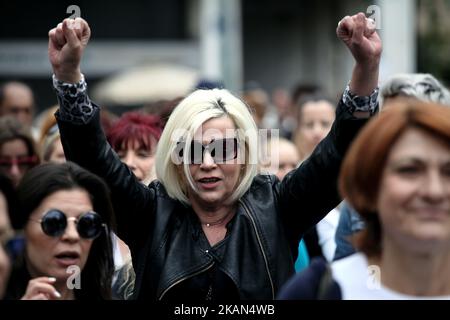Les syndicats manifestent lors d'une grève générale de 24 heures à Athènes, Grèce, 17 mai 2017. Des milliers de personnes manifestent contre les nouvelles mesures d'austérité lors d'une grève générale de 24 heures qui a mis le secteur public hors service. (Photo de Giorgos Georgiou/NurPhoto) *** Veuillez utiliser le crédit du champ de crédit *** Banque D'Images