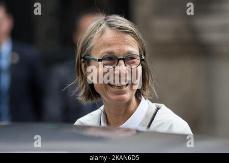 Françoise Nyssen, ministre française de la culture, arrive jeudi à 18 mai 2017 pour une réunion de cabinet au Palais de l'Elysée à Paris. (Photo de Julien Mattia/NurPhoto) *** Veuillez utiliser le crédit du champ de crédit *** Banque D'Images