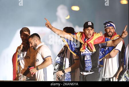 Le Real Madrid CF célèbre sur la place Cibeles après avoir remporté le titre la liga sur 21 mai 2017 à Madrid, Espagne. Real a battu Malaga 2-0 plus tôt à Malaga pour décrocher le titre de la ligue espagnole. (Photo par Raddad Jebarah/NurPhoto) *** Veuillez utiliser le crédit du champ de crédit *** Banque D'Images