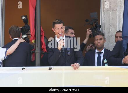 Cristiano Ronaldo et Lucas Vazquez lors des célébrations de la Ligue espagnole du Real Madrid au siège de Madrid à 22 mai 2017, en Espagne. (Photo de Raddad Jebarah/NurPhoto) (photo de Raddad Jebarah/NurPhoto) *** Veuillez utiliser le crédit du champ de crédit *** Banque D'Images