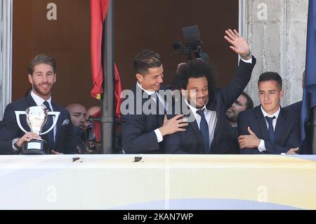 (G-D) Sergio Ramos, Cristiano Ronaldo, Marcelo, Lucas Vazquez lors des célébrations de la Real Madrid Spanish League à Madrid siège sur 22 mai 2017 à Madrid, Espagne. (Photo par Raddad Jebarah/NurPhoto) *** Veuillez utiliser le crédit du champ de crédit *** Banque D'Images