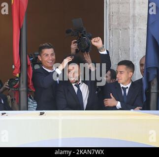 Cristiano Ronaldo, Marcelo et Lucas Vazquez lors des célébrations de la Real Madrid Spanish League à Madrid siège sur 22 mai 2017 à Madrid, Espagne. (Photo par Raddad Jebarah/NurPhoto) *** Veuillez utiliser le crédit du champ de crédit *** Banque D'Images