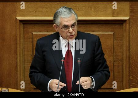 Grec PM Lucas Papademos au Parlement sur 14 novembre 2011 (photo de Panayotis Tzamaros/NurPhoto) *** Veuillez utiliser le crédit du champ de crédit *** Banque D'Images