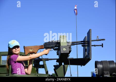 Célébration du 26th anniversaire des forces armées croates au centre sportif de loisirs Jarun à Zagreb, Croatie, le 28 mai 2017. (Photo par Alen Gurovic/NurPhoto) *** Veuillez utiliser le crédit du champ de crédit *** Banque D'Images