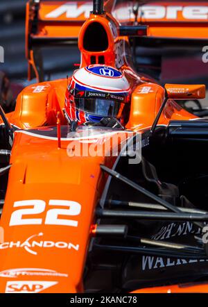 Jenson Button de Grande-Bretagne et le pilote de l'écurie McLaren Honda F1 se rend pendant la course sur le Grand Prix de Monaco de Formule 1 à Monte Carlo, Monaco, sur 28 mai 2017. (Photo de Robert Szaniszló/NurPhoto) *** Veuillez utiliser le crédit du champ de crédit *** Banque D'Images