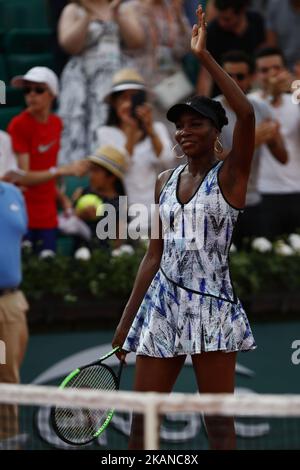 VENUS Williams AMÉRICAIN célèbre après avoir remporté la victoire contre Wang Qiang lors de leur match de tennis à l'Open de France Roland Garros 2017 sur 28 mai 2017 à Paris. (Photo de Mehdi Taamallah/NurPhoto) *** Veuillez utiliser le crédit du champ de crédit *** Banque D'Images